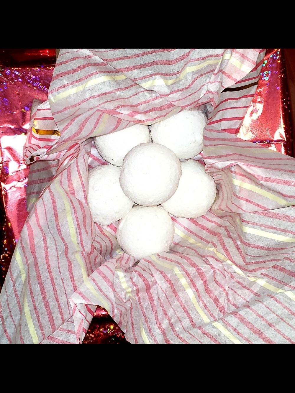 Set of 6 Manuka Honey And Almond Oil Bath Bombs